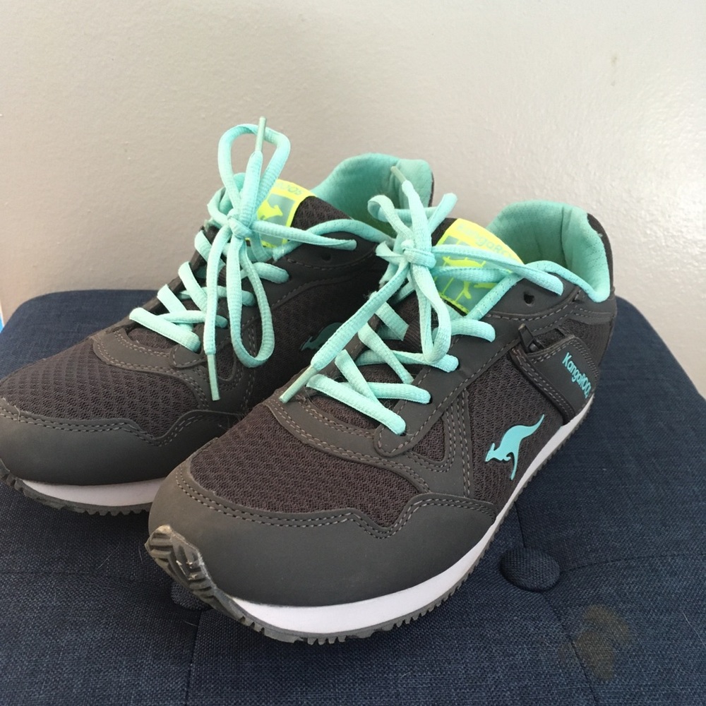 KangaRoo’s sneakers size 8